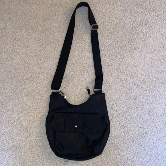 NWOT Baggallini RFID Cross City Bag in Black - Picture 3 of 11